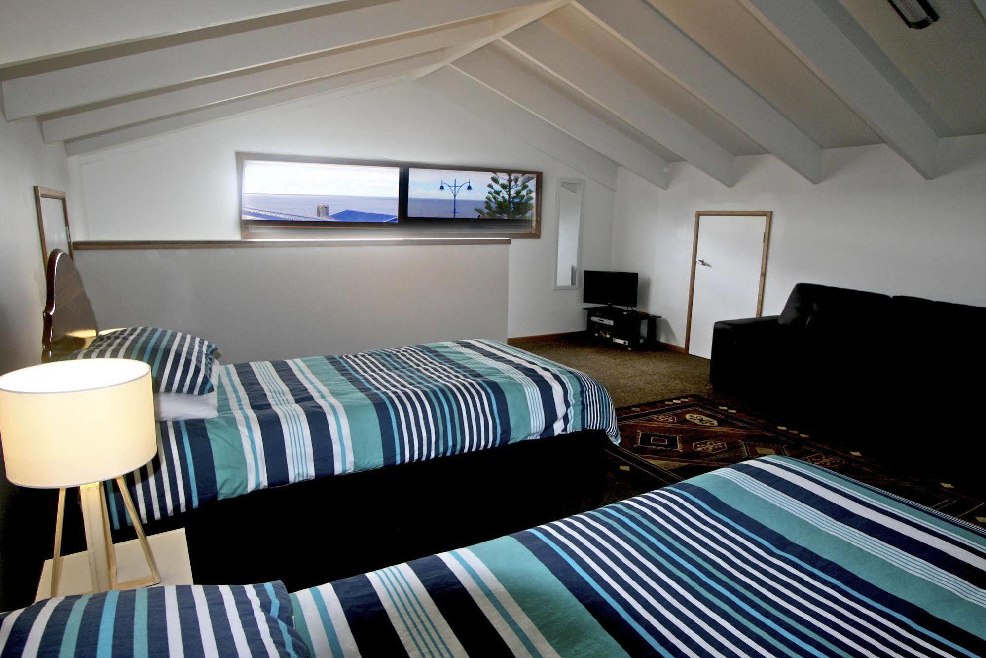 Penguin Beachfront Apartments Exterior foto